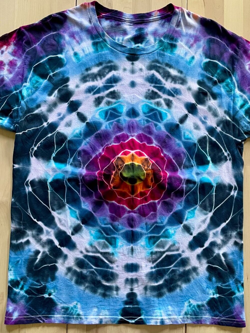 Gildan Unisex Jellyfish 8-Point Mandala Tie Dye T-Shirt size Large Under The Sea